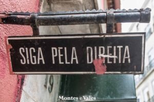 Em que rua de Lisboa podemos encontrar esta placa?